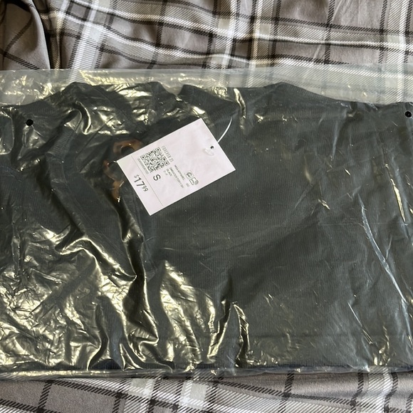 Forever 21 One-Shoulder Flower Cropped Cami - Picture 10 of 10